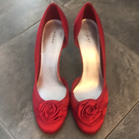 FIONI Red Satin Rosebud Heels 👠 7 - Picture 2 of 10
